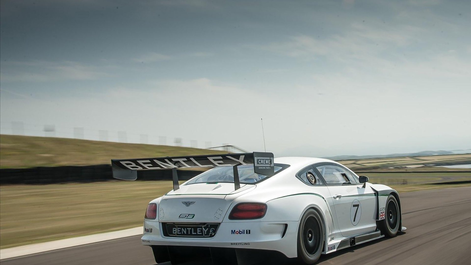 开云体育app-足球双城记，当贝林厄姆的爆发照亮绿茵，乌克兰的胜利抚平创伤